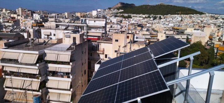 Μικρό φωτοβολταϊκό (φβ) σύστημα αυτοπαραγωγής-net metering (ενεργειακού συμψηφισμού) ισχύος μόνο 2.7kW σε δώμα στην περιοχή Ζωγράφου/Γουδί, Αθήνα (Αττική)